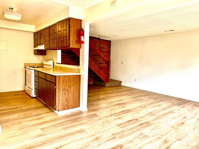 Photo - 1211 W Ivy Ave Unit #203