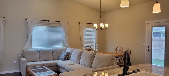 Photo - 108 SW Little Meadow Ln