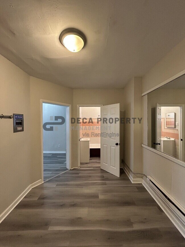 Photo - 205 Schirmer St