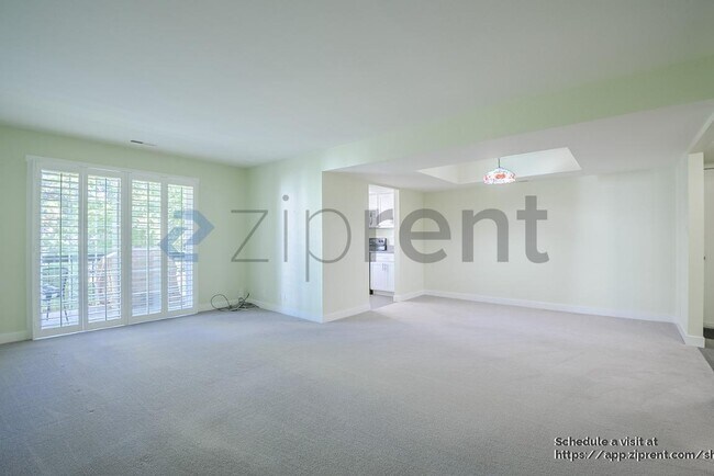 Photo - 640 E 3990 S