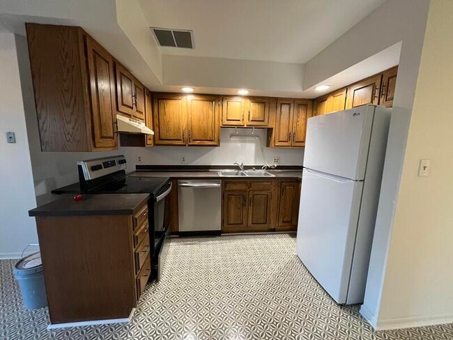 Photo - 16950 Woodlands Drive Unit 11