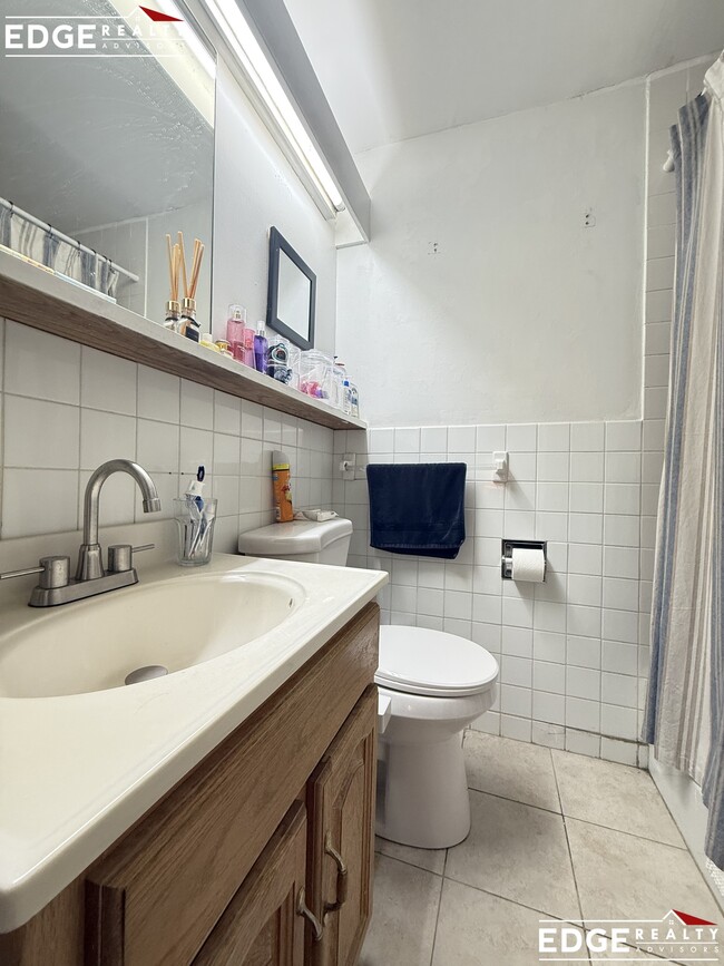 Photo - 144 Kenrick St Unidad 23