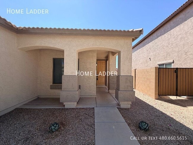 Photo - 915 East Gold Dust Way