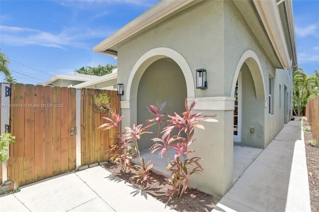 Photo - 1131 NE 3rd Ave