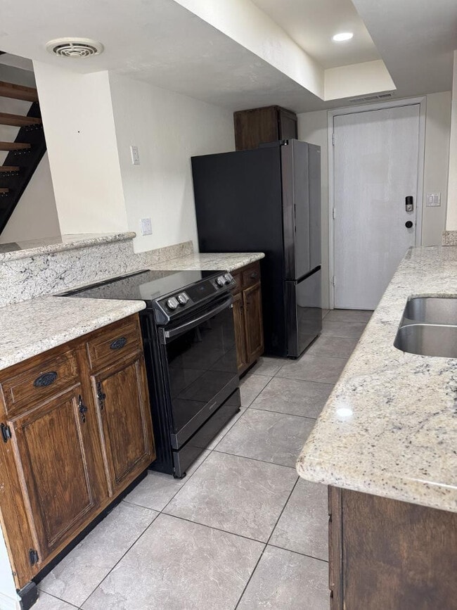 Photo - 10420 N 11th Pl