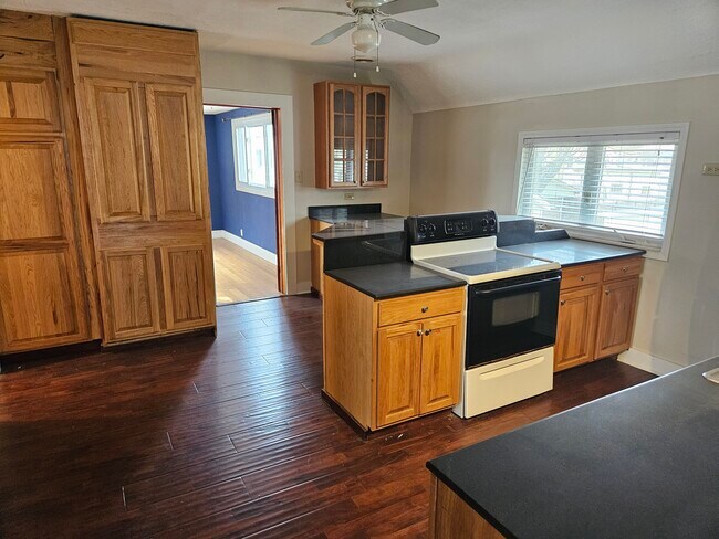 Photo - 2590 W 11th St Unidad Up