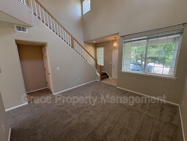 Photo - 910 Humboldt Way