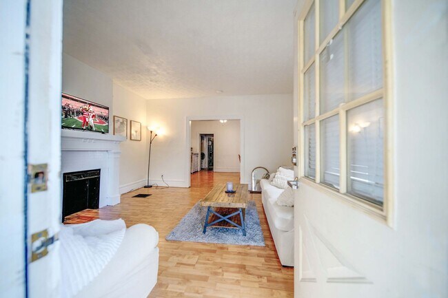 Photo - Ultimate 6-Bedroom House with Modern Kitch...