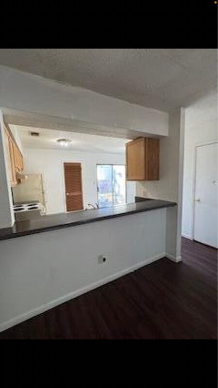 Photo - 696 Tyner St