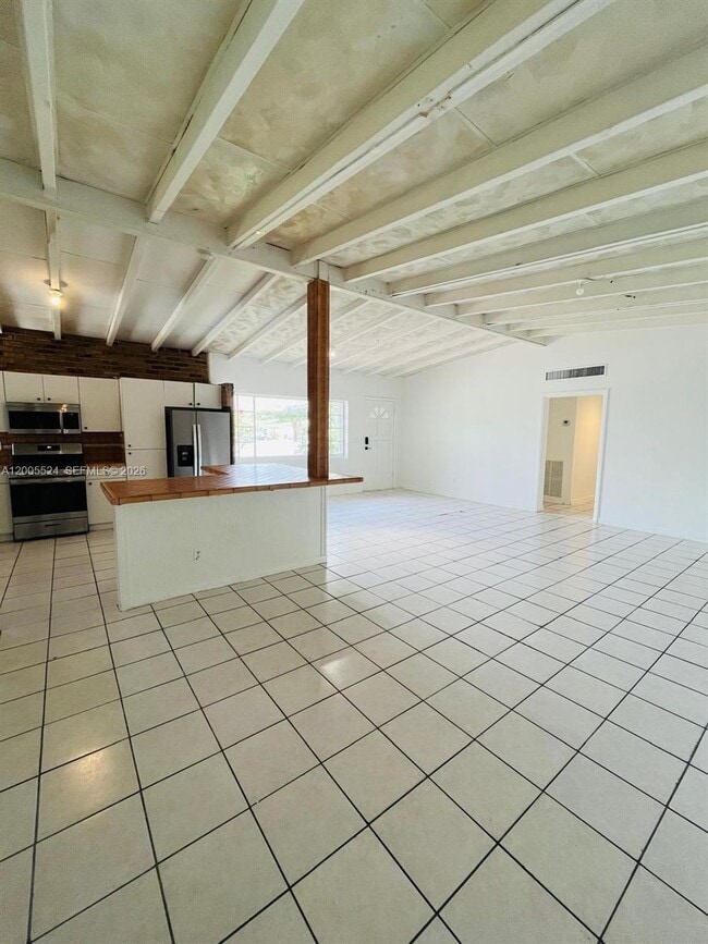 Photo - 1420 NE 203rd St