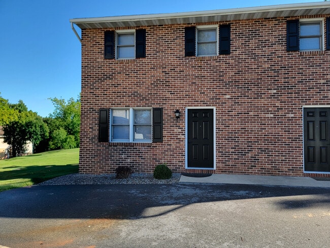 Building Photo - 1522 N Reading Rd Rental