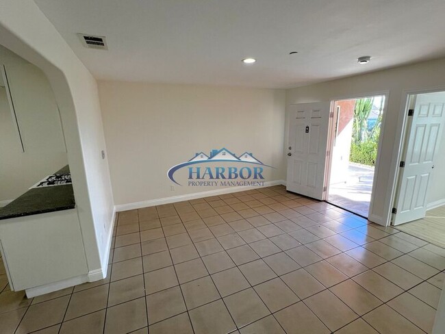 Photo - 1043-1043 W 253rd St