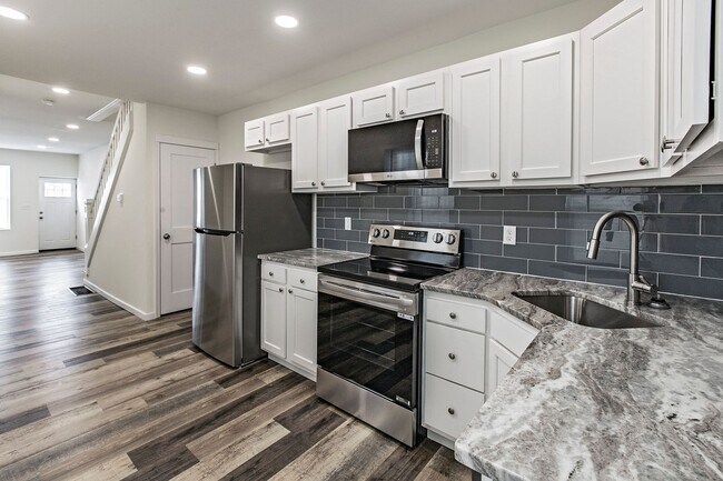 Photo - 3 bedroom, 1.5 bath fully renovated townhome in City of Wilmington