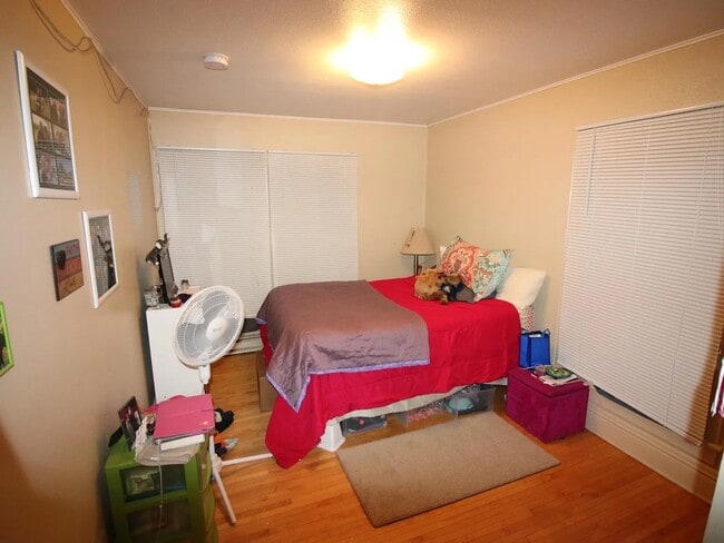 Photo - 177 E 9th St Unit Upstairs