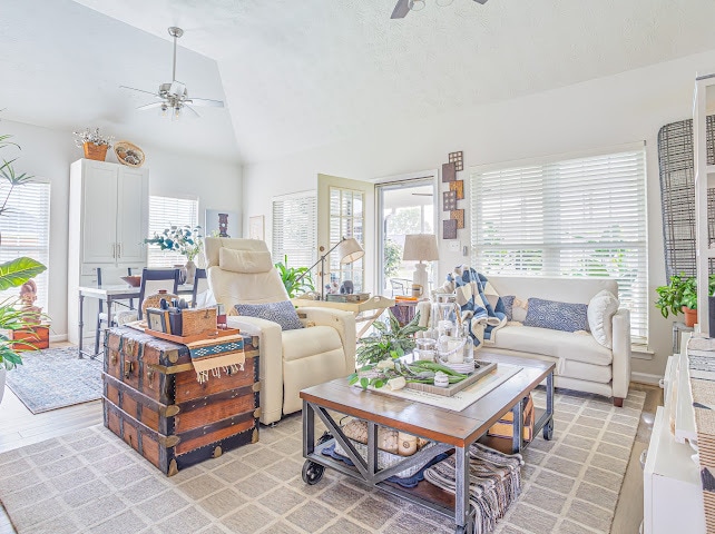 Shared living room - 111 Havenwood Way