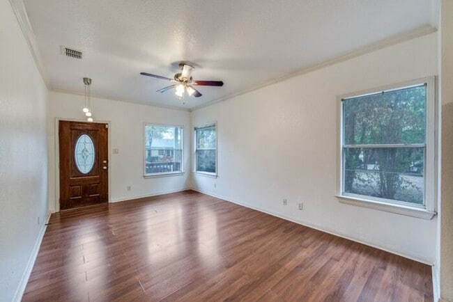 Photo - Well Maintained and Great Location!