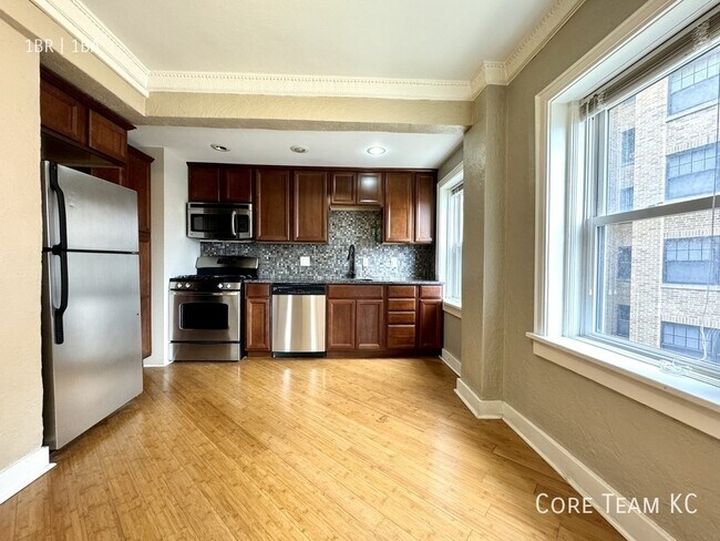 Building Photo - 4804 Jefferson St Unit 301