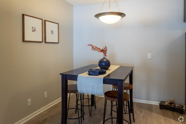 2BR, 2BA - Everest
