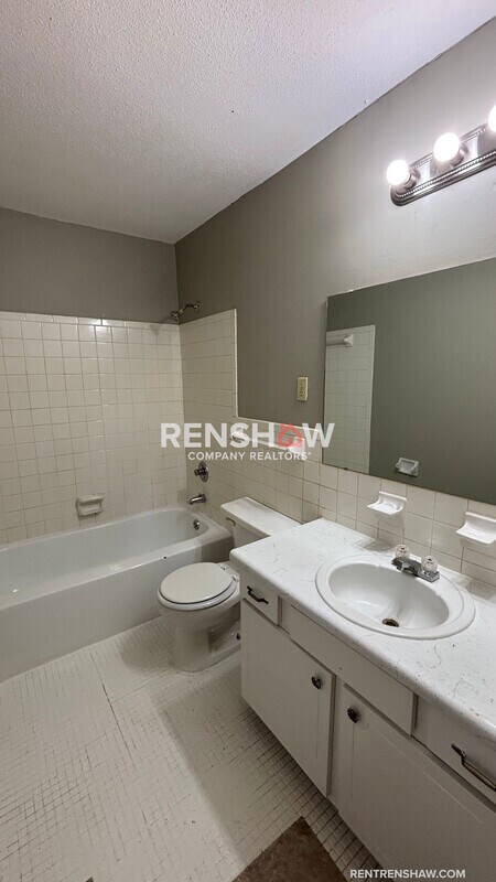 Photo - 3219 13 Colony Mall