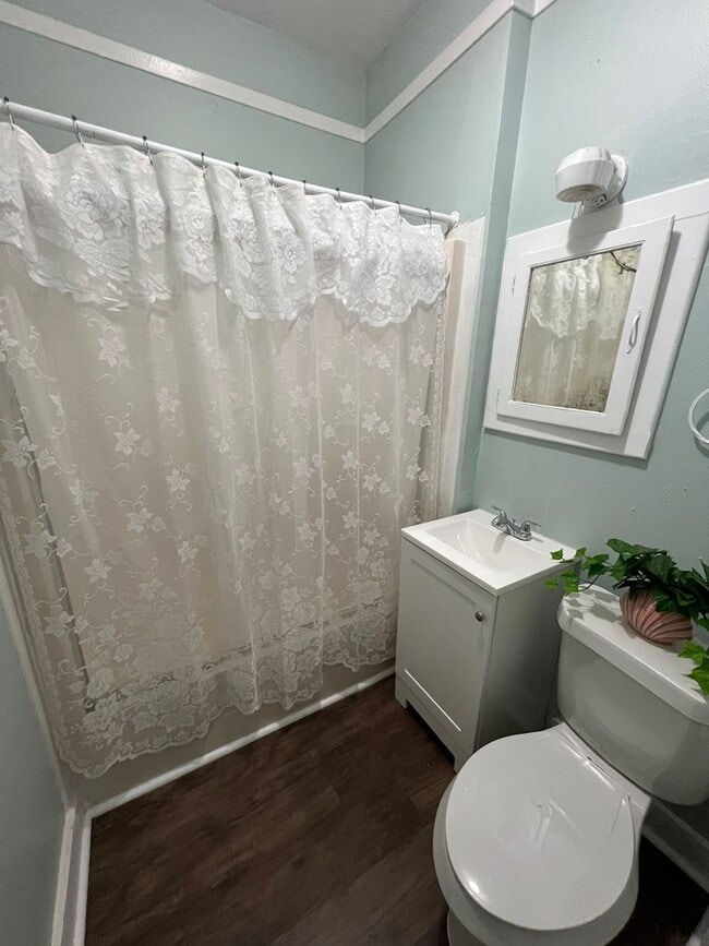 Photo - 2/1 Cottage in Great Location!