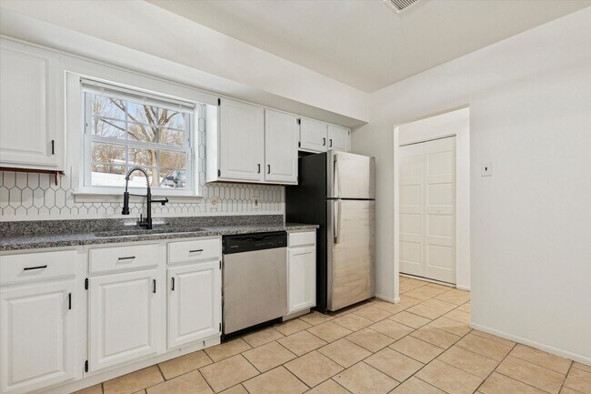 Photo - Available now, 3B/2.5B Two Story Townhome in Butler Park!