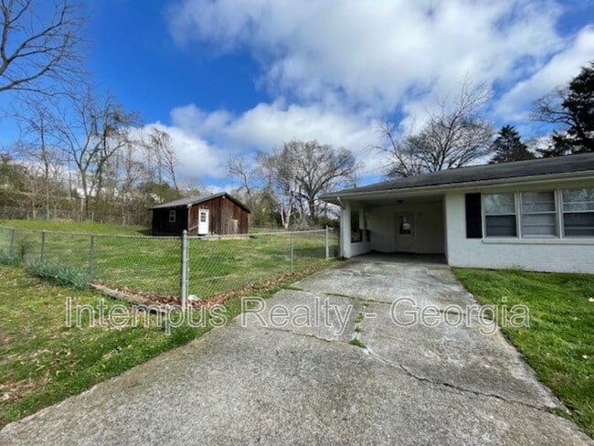 Photo - 633 White St