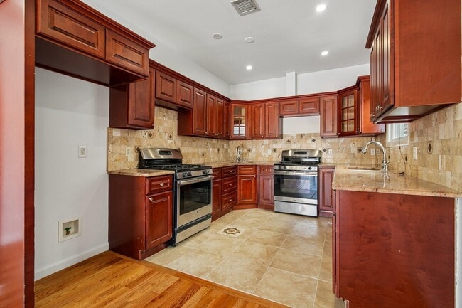 Photo - 165 BIDWELL Ave