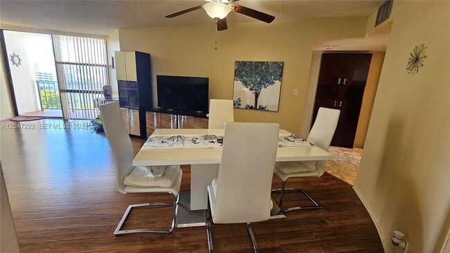 Photo - 800 Parkview Dr Unit 912