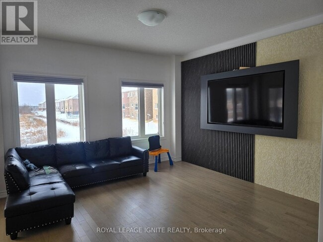 Photo - 387 Russell St