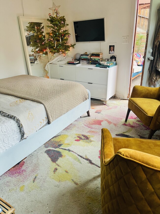 Photo - 9401 Notre Dame Ave