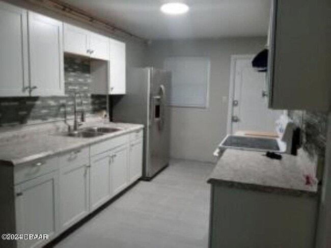 Building Photo - 528 Park Dr