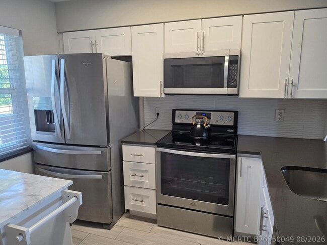 Building Photo - 2106 S Cypress Bend Dr Unit 510