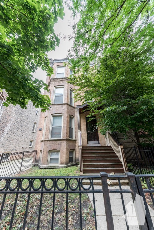 Photo - 851 W Wellington Ave Unit 3