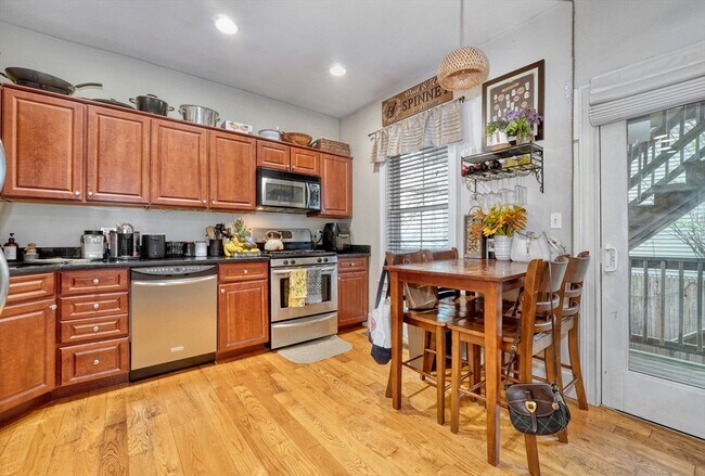 Photo - 227 Bowen St Unit 1