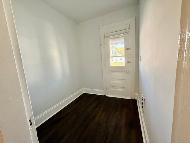 Photo - 519 Brooks St