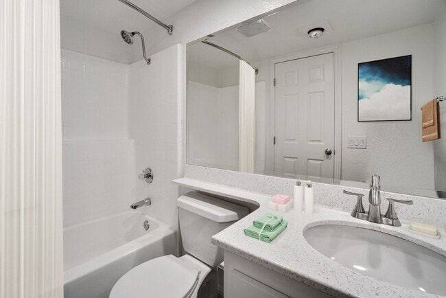 Photo - River Oaks Apartments
