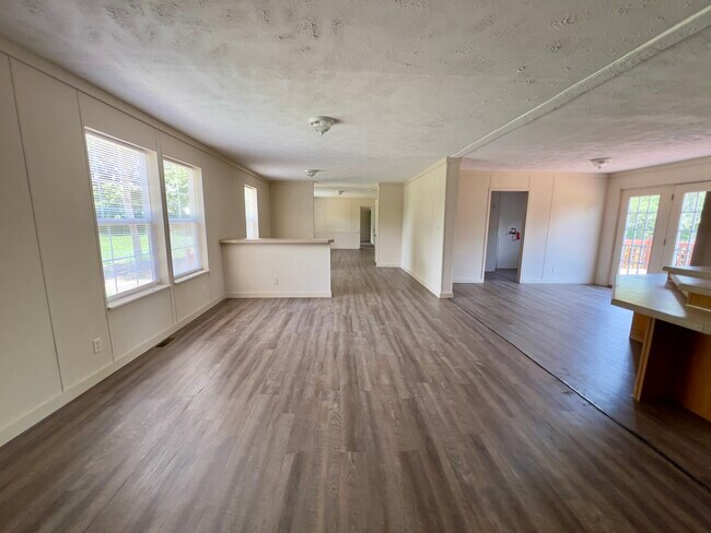 Sala de estar - 1143 Spurlock Dr