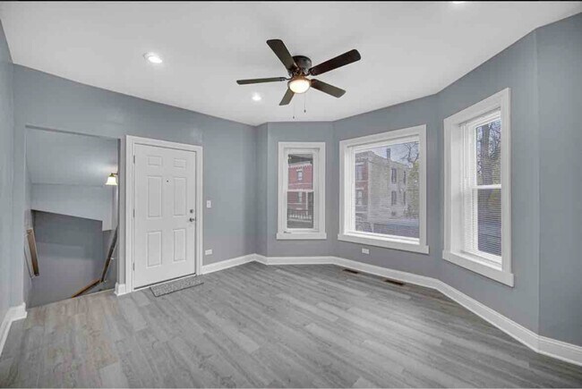 Photo - 1111 W 62nd St Unidad 2