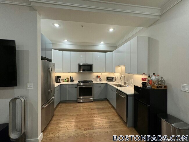 Photo - 464 Sumner St Unit 3