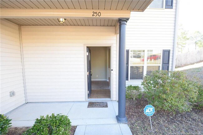 Photo - 250 High Leaf Dr