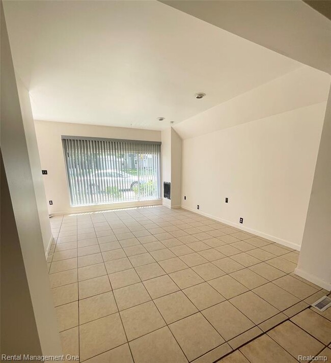 Photo - 29518 Joy Rd