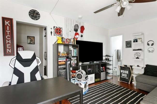 Building Photo - 408 S 33rd St Unit 2