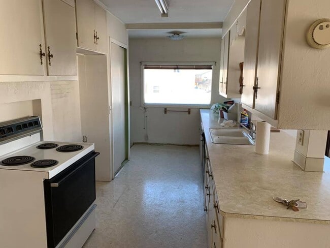 Building Photo - 138 W Laurel Ave