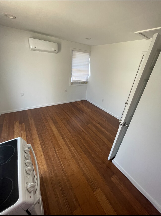 Photo - 4520 Burlington Ave N