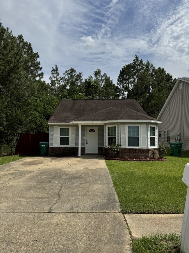 Photo - 13401 Warren Dr House