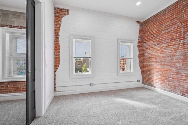 Photo - 105 E Bremer Ave Unit #1