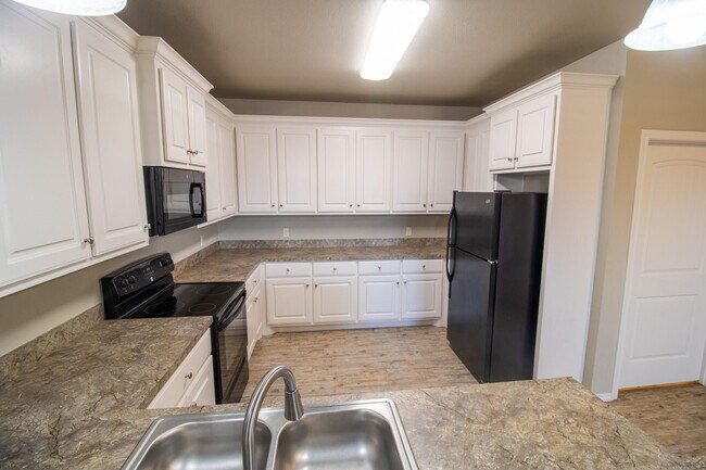 Photo - 9801 Avenue W