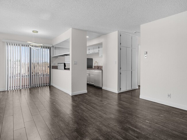 Building Photo - 1168 E 10th St Unit 224B
