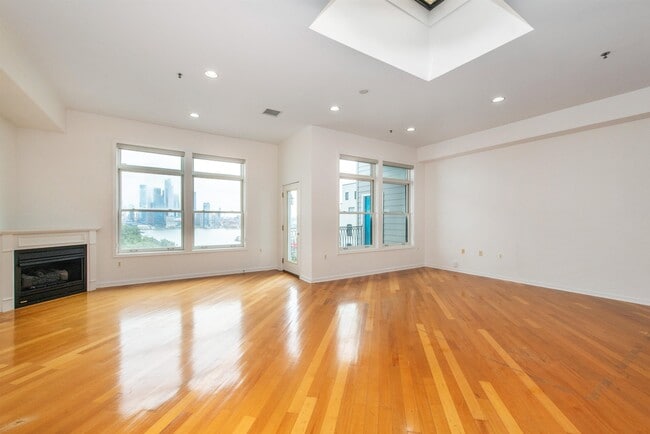 Photo - 550 Gregory Ave Unit B7