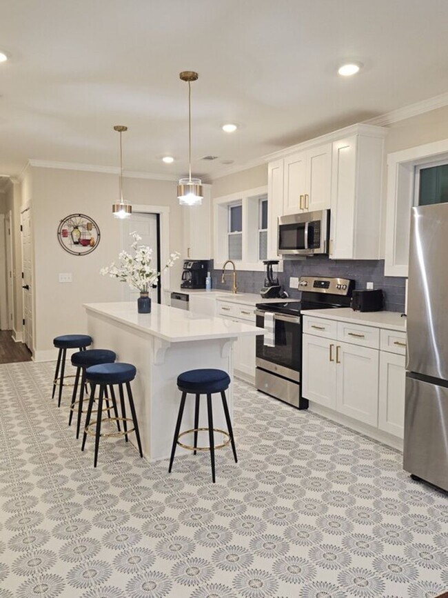 905 E Park Ave Unit B